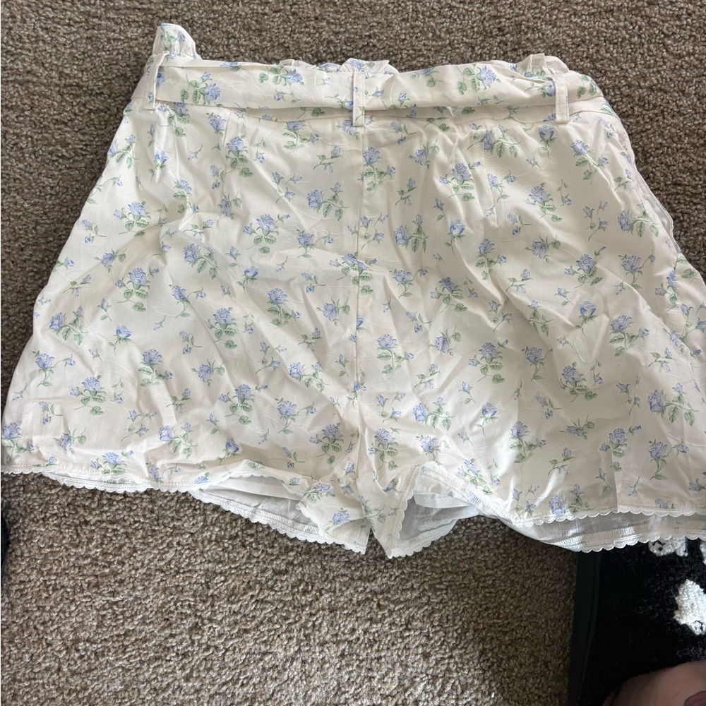 Pink Lily Cream Floral High Waist Shorts NWOT